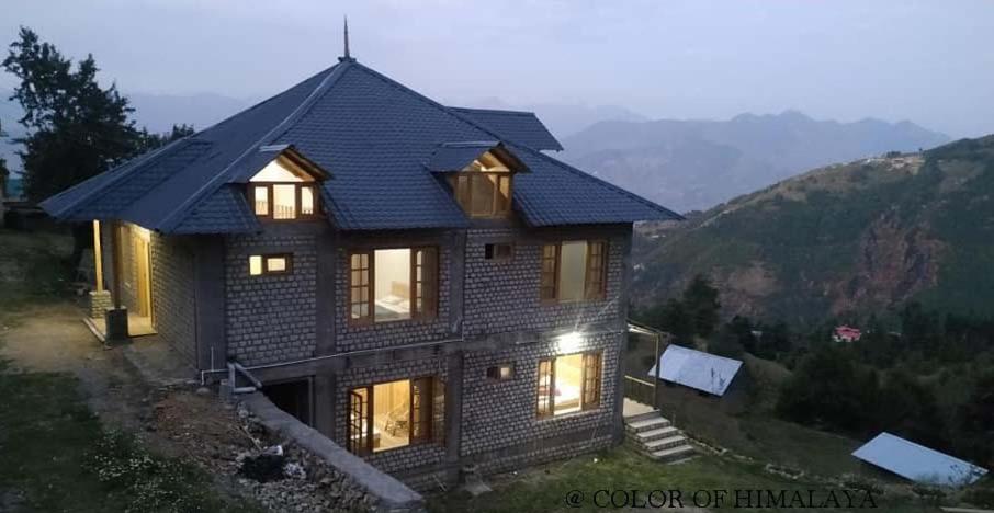Loghouse At Khajjiar Lake Exterior photo