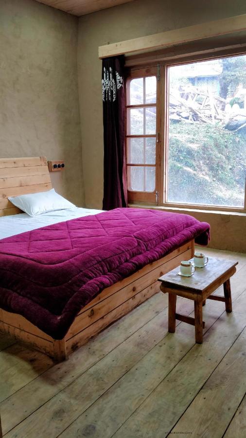 Loghouse At Khajjiar Lake Exterior photo