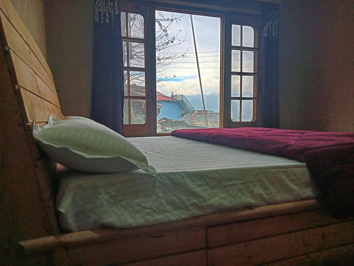 Loghouse At Khajjiar Lake Exterior photo